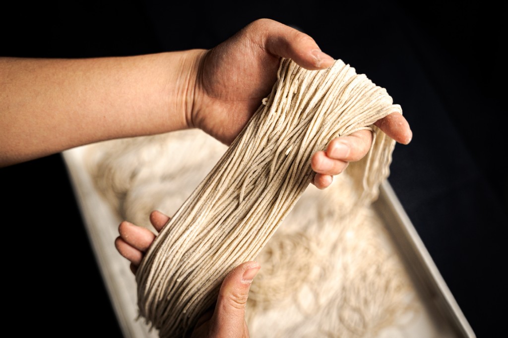 手打ちそばの麺